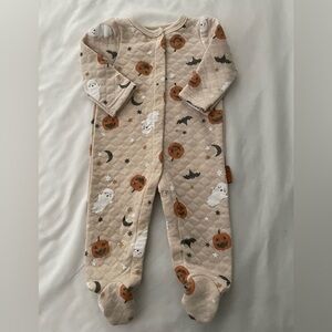 Lila And Jack Halloween One Piece Snap Button Footed Sleeper Size 0-3m in cream
